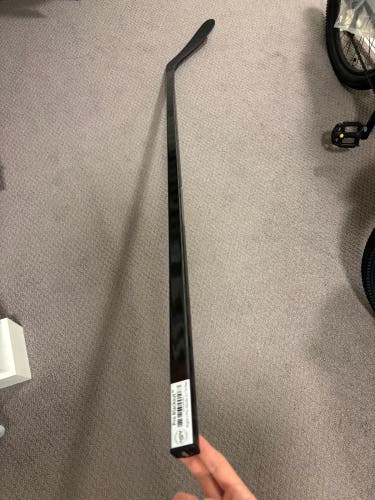 Senior Extra Lite Right Handed Hockey Stick P92 75 Flex (New)