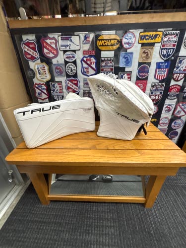 True Catalyst 9x3 Regular Hand Glove and Blocker set white (New)
