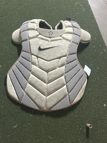 Nike Diamond Elite Chest protector