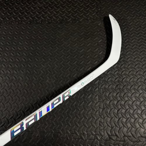 Senior Bauer Proto2 Right Handed Hockey Stick P28 77 Flex (New) - White