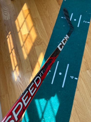 (NEW) CCM JetSpeed FT9 Pro Left Hand Hockey Stick P28 70 Flex