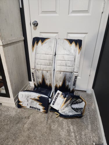 35" + 1.5" Vaughn Ve8 Pro Carbon Regular Goalie Full Set Pro Stock (Used)