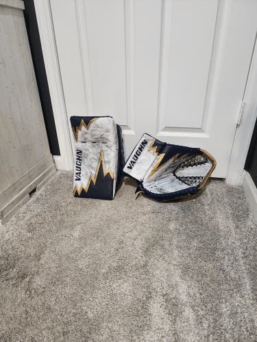 Vaughn V8 Pro Carbon Blocker Vision Glove Regular Pro Stock (Used)