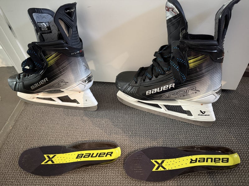 Bauer Vapor Hyperlite 2 Hockey Skates Wide Width 10 (Used)