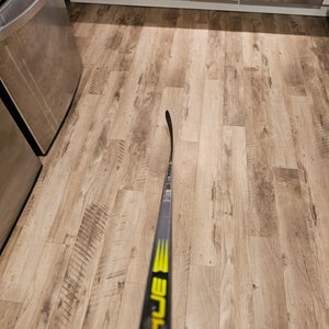 Senior True Catalyst 9x3 Right Handed Hockey Stick P92 85 Flex (Used)