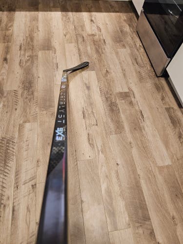 Senior True Catalyst 9x3 Right Handed Hockey Stick P92 85 Flex (New)