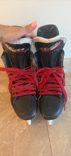 Black 2025 Bauer Vapor Fly40 Hockey Skates Wide Width 6.5 (Used)