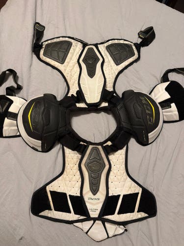 Men's Large Senior CCM Ultra Tacks Pro Shoulder Pads (Used)