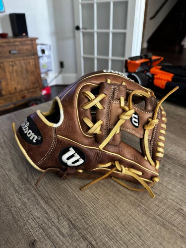 Wilson A1000 RH Infield Baseball Glove 11.5" (Used)