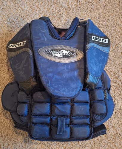 INTERMEDIATE LARGE BROWN ELITE RESONATOR Large 2018 Goalie Chest Protector Pro Stock (Used)
