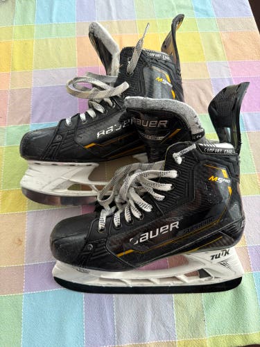 Black 2022 Bauer Supreme M5 Pro Hockey Skates Regular Width 8 (Used)