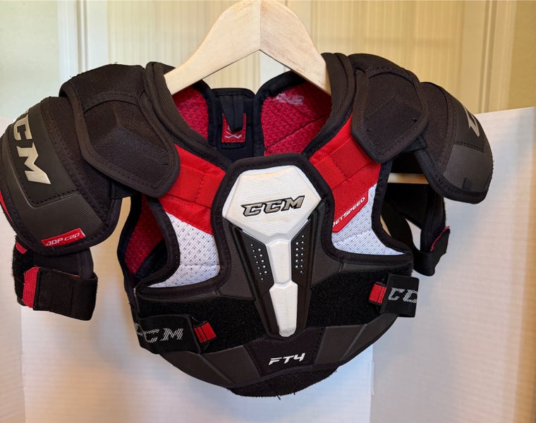 Men's Small Junior CCM JetSpeed FT4 Shoulder Pads (Used)