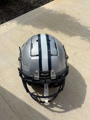 Youth Medium Schutt F7 LX1 Helmet (Used)