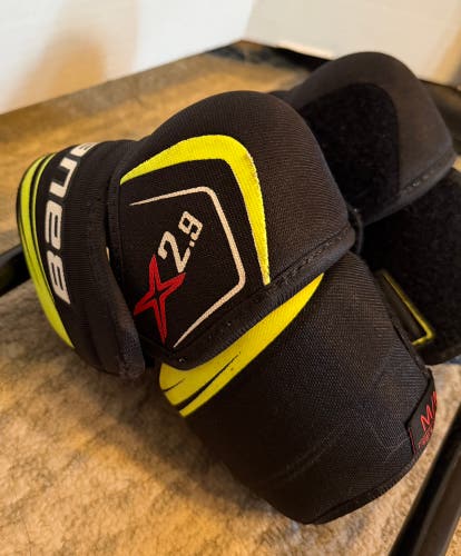Junior Medium Bauer Vapor X2.9 Elbow Pads (Used)