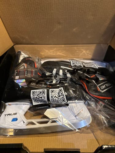 2023 True HZRDUS 7x Hockey Skates Regular Width 8.5 (New)
