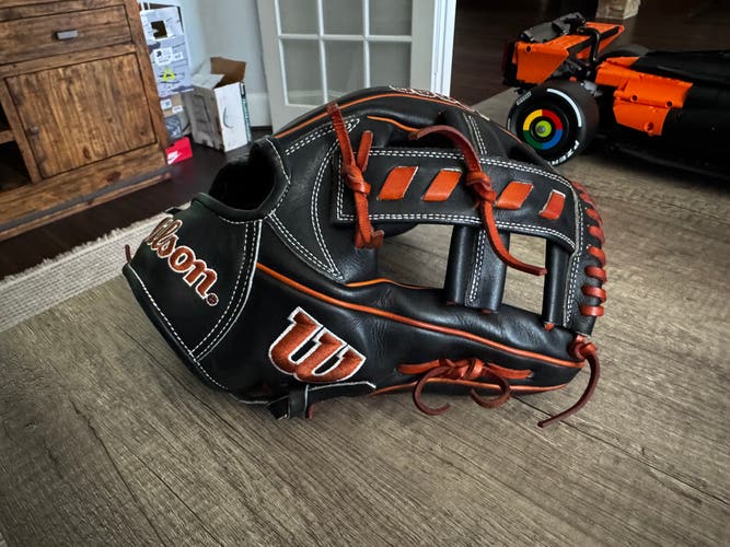 Wilson A2000 RH Infield Baseball Glove 11.5" (Used)