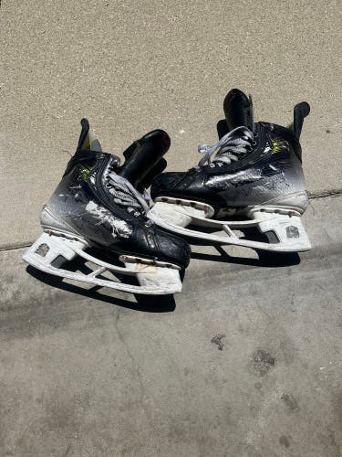 2023 Bauer Vapor Hyperlite 2 Hockey Skates 7.5 (Used)