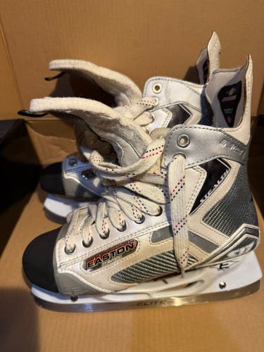 Easton Stealth S17 White Hockey Skates Wide Width 7.5 (Used)