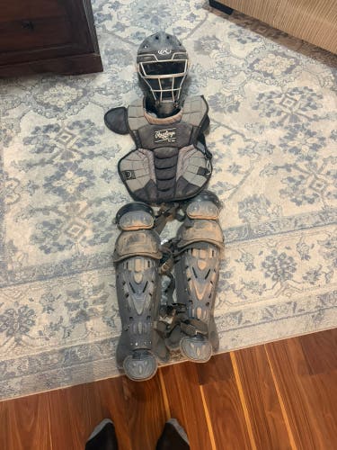 Black/Gray 12 & under Rawlings Velo 2.0 Catcher's Set (Used)