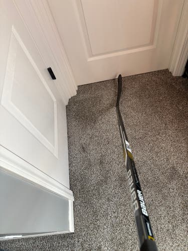 Junior Bauer Supreme S160 Right Handed Hockey Stick P88 52 Flex (Used)