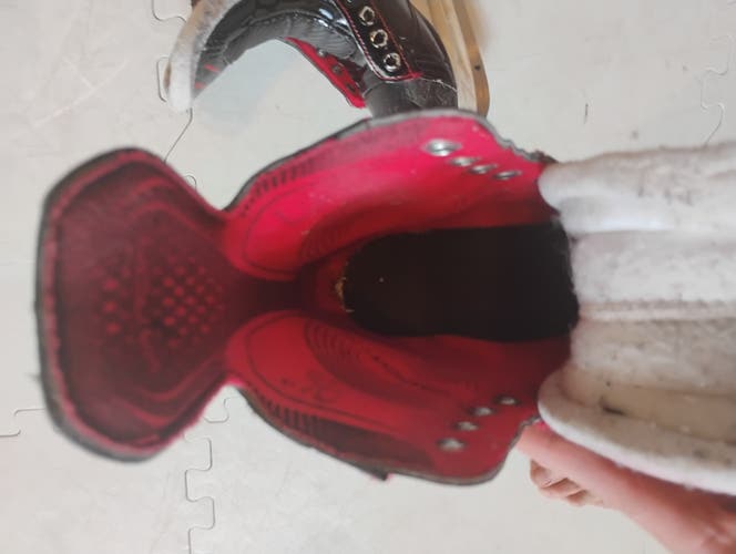 Black Bauer Vapor X2.7 Hockey Skates Regular Width 12 (Used)