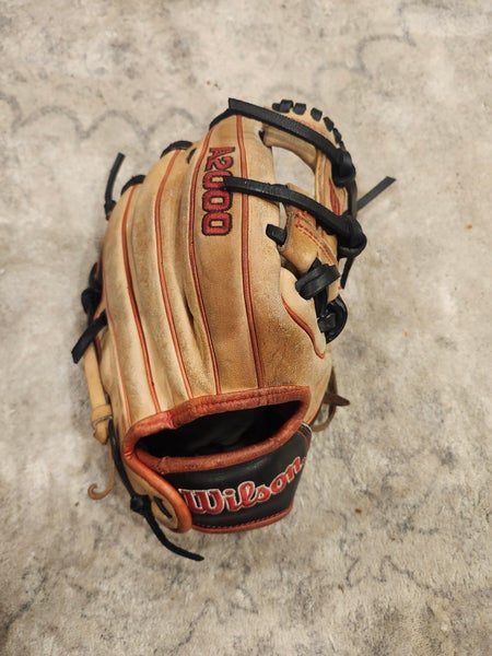 Wilson RH Infield A2000 DP15 Baseball Glove 11.5" (Used)