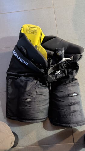Junior Medium Bauer Supreme S27 Hockey Pants (Used)