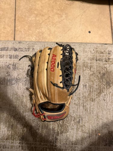 Outfield RH Wilson A2000 Baseball Glove 12.75" (Used)