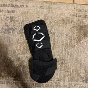 Black Junior EvoShield Leg guard Shin Guards (Used)