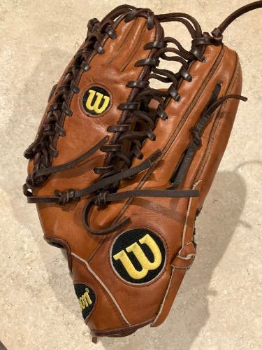 Wilson A2000 OT6 RHT Outfield Baseball Glove 12.75" (Used)