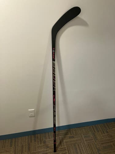 Intermediate Bauer Pulse Right Handed Hockey Stick P28 65 Flex (Used)