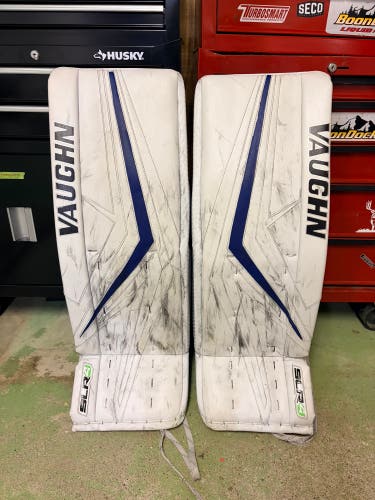 32" Vaughn SLR4 Pro Carbon Goalie Leg Pads (Used)