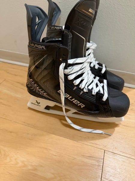 Black 2025 Bauer Vapor Flylite Hockey Skates Regular Width Pro Stock 9.5 (New)