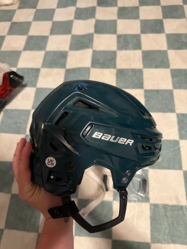 Small Bauer Re-Akt 150 Helmet (Used)