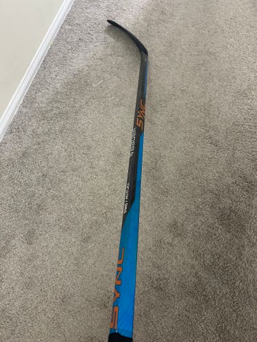 Intermediate Bauer Nexus Sync Right Handed Hockey Stick 40 Flex (New)