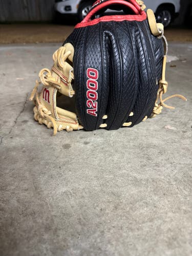 Wilson A2000 RH Infield Baseball Glove 11.25" (Used)
