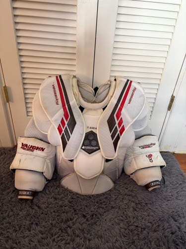 Large Vaughn Velocity VE8 Pro Goalie Chest Protector (Used)