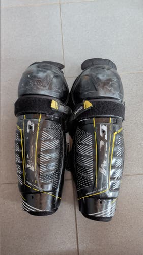 Junior CCM Tacks 9040 12" Shin Pads (Used)