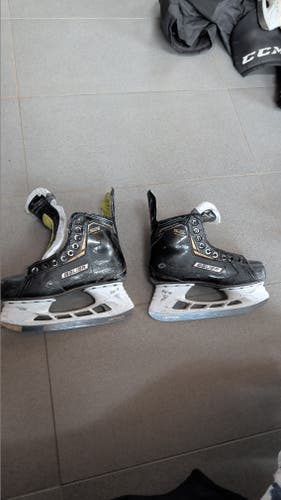 Bauer Supreme S29 Hockey Skates Narrow Width 5 (Used)