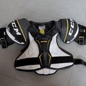 Medium Senior CCM Tacks 5092 Shoulder Pads (Used)
