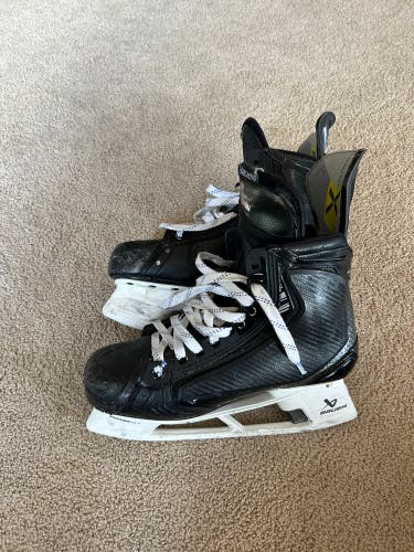 Black 2023 Bauer Vapor Hyperlite 2 Hockey Skates Pro Stock 8 (Used)