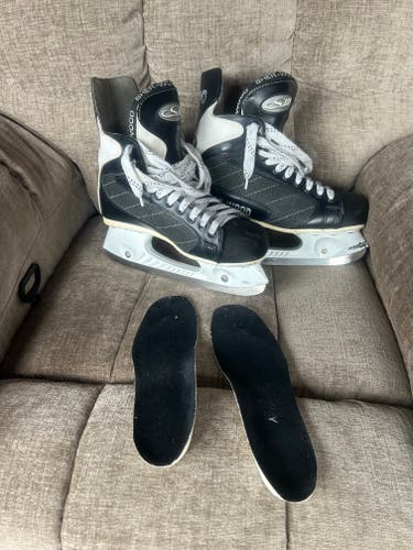 Black/White Sherwood 7000 Hockey Skates Regular Width 8.5 (Used)