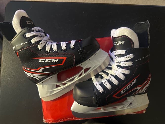 CCM JetSpeed FT340 Hockey Skates Regular Width Youth 11 (New)