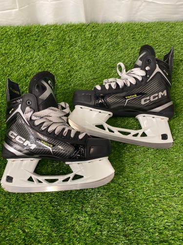 Senior CCM Tacks XF 70 Hockey Skates Regular Width 7.5 (New)
