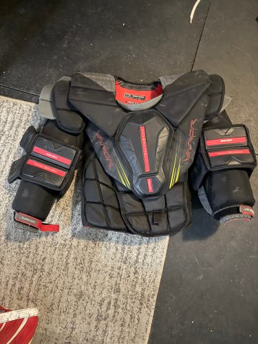 Medium 2025 Bauer Vapor Hyperlite 2 Goalie Chest Protector (Used)