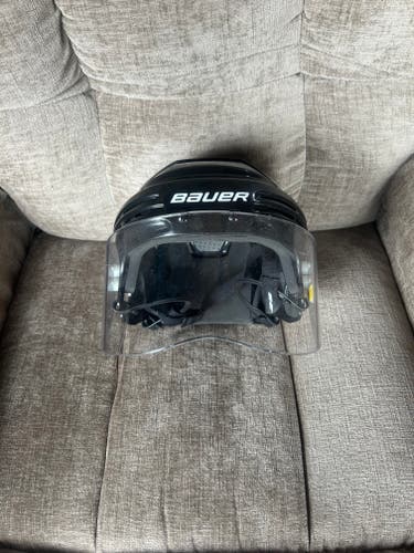 Medium Bauer Senior  BHH2100 Helmet (Used)