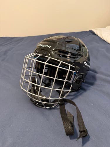 Large Bauer Re-Akt 55 Helmet (Lightly Used)