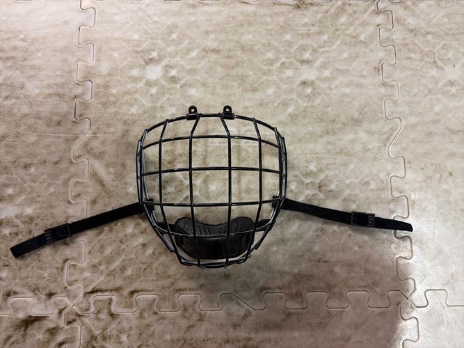 Medium CCM FM580 Full Cage (Used)
