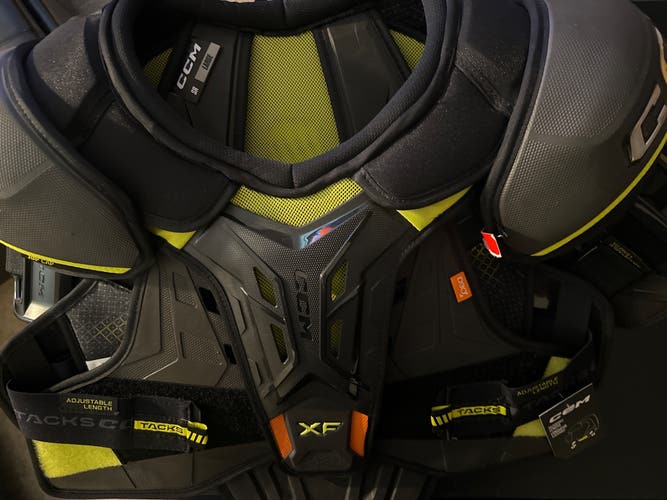 Men's Large Senior CCM XF Shoulder Pads (New)