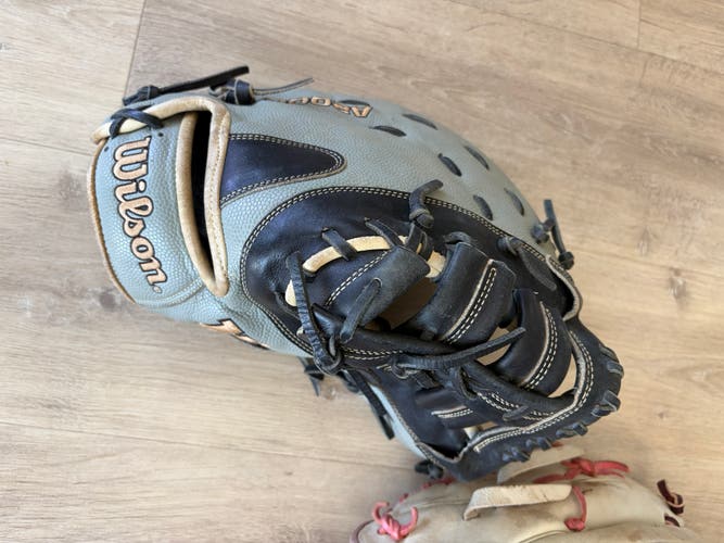 Wilson A2000 RH First Base Baseball Glove 12.5" (Used)